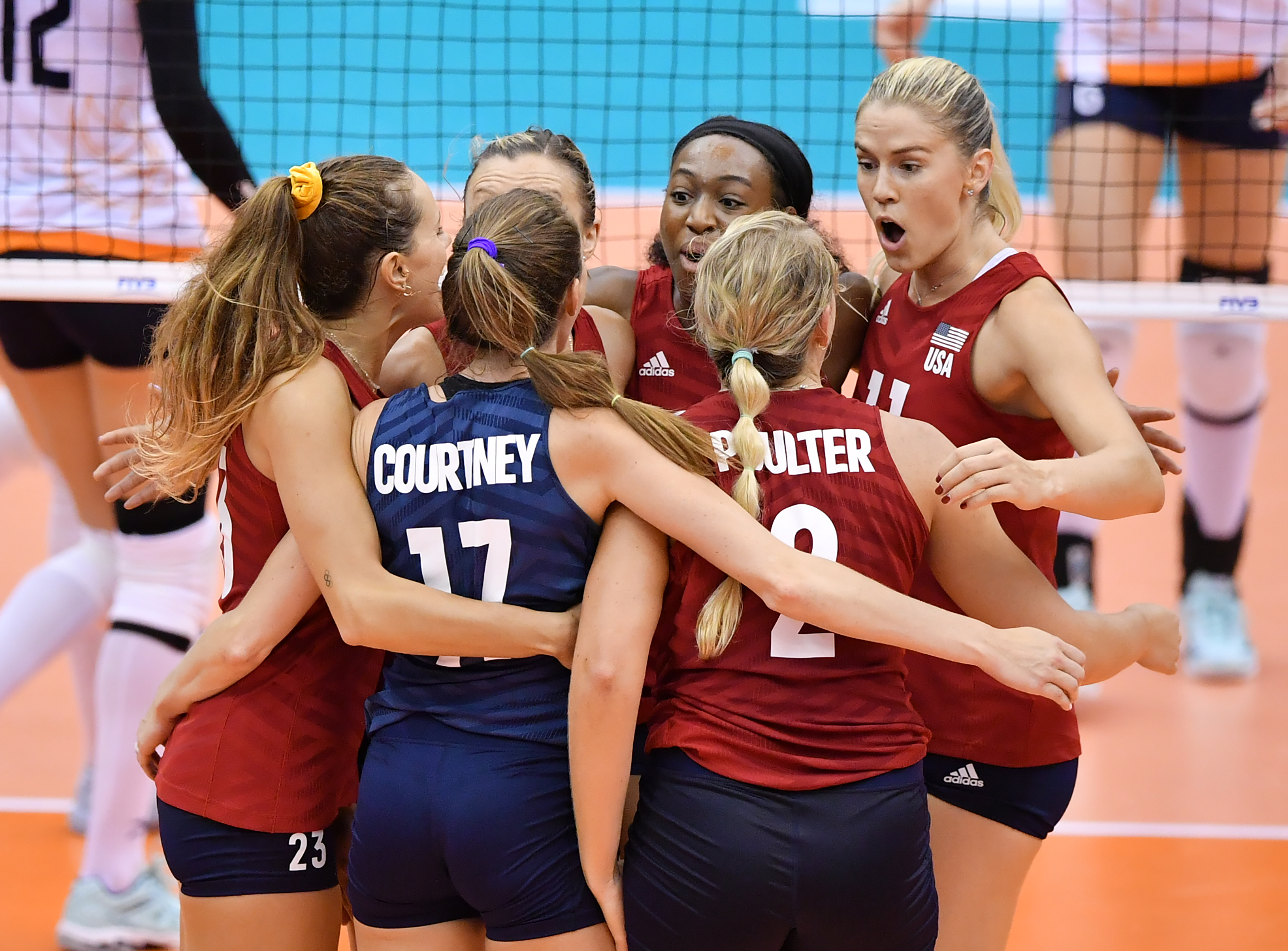 排球常规赛上演强强对话,滇池霹雳队大胜粤西天虎队,战术调整见效;快速转换撕裂防线-中国九游体育